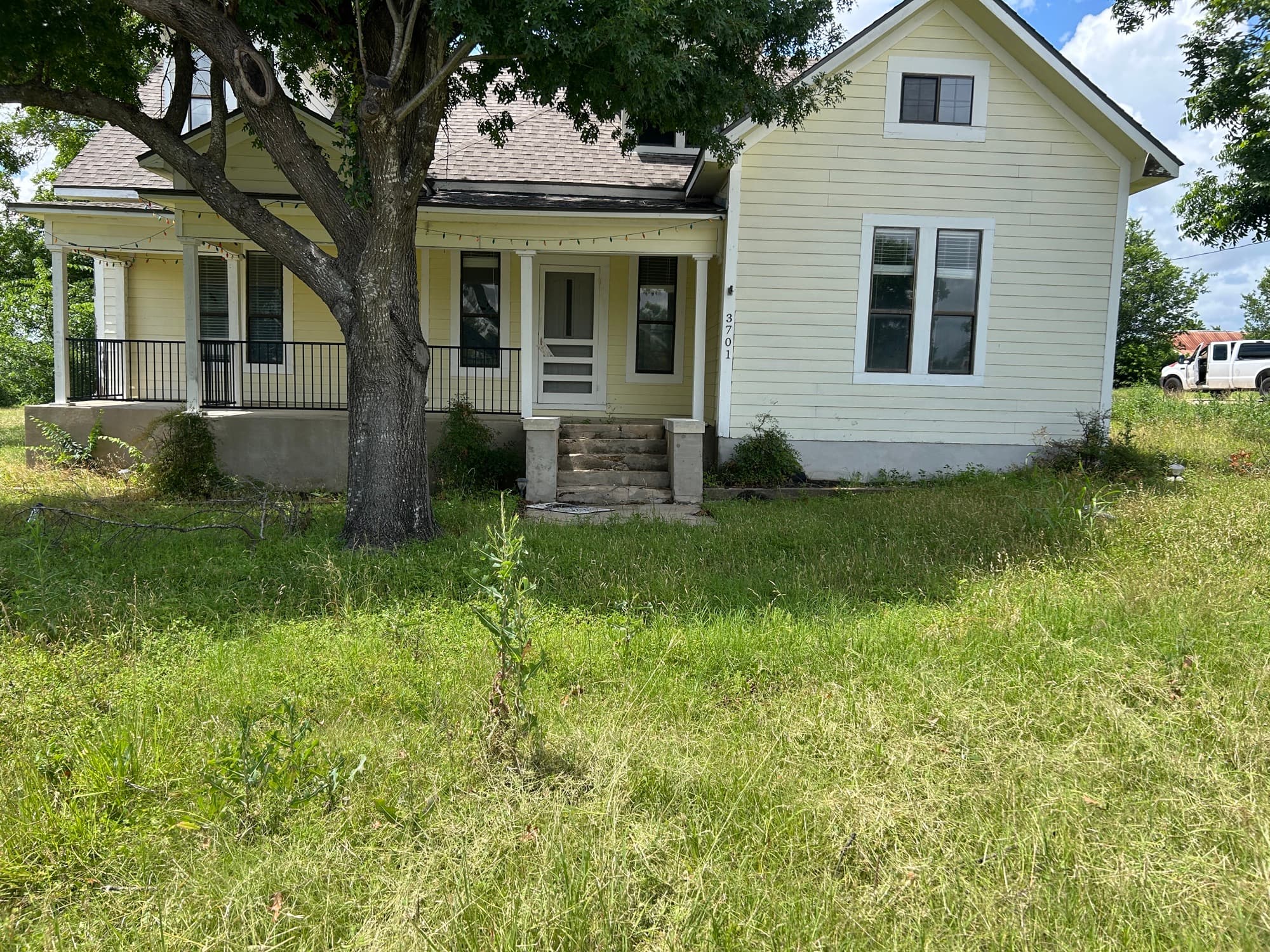 Yard before service, additional angle